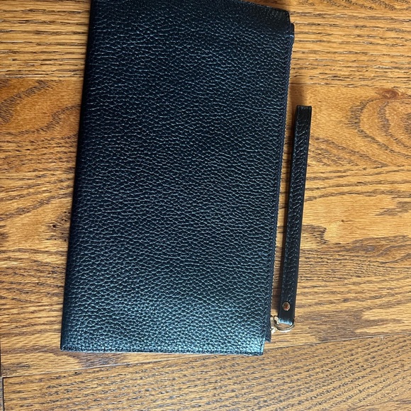 Michael Kors wristlet - Picture 2 of 3